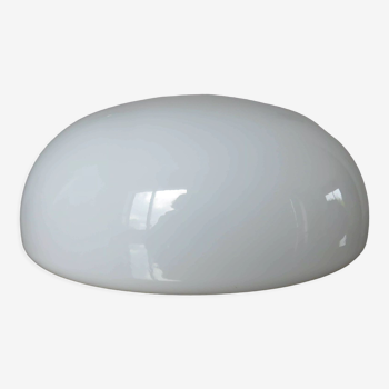 Plafonnier " demi sphère " en opaline blanche années 60 70