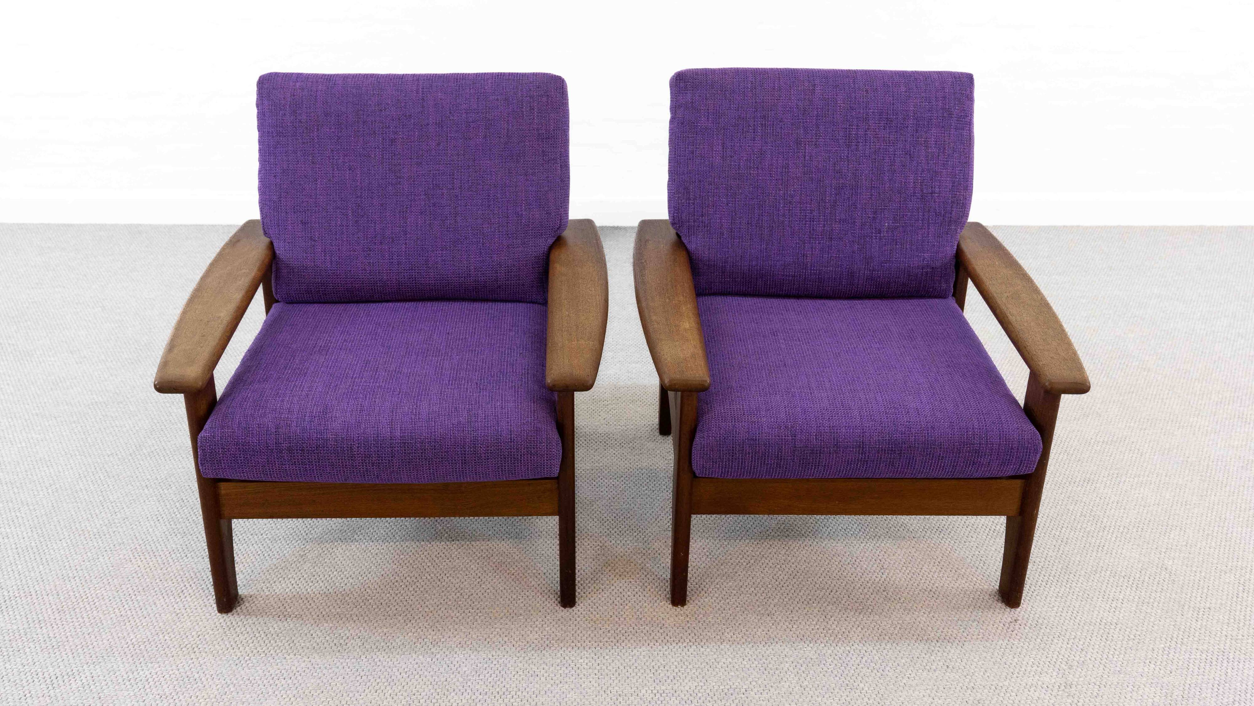 Set of 2 scandinavian easy chairs in teak with purple upholstery