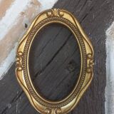 Stylized oval gold frame