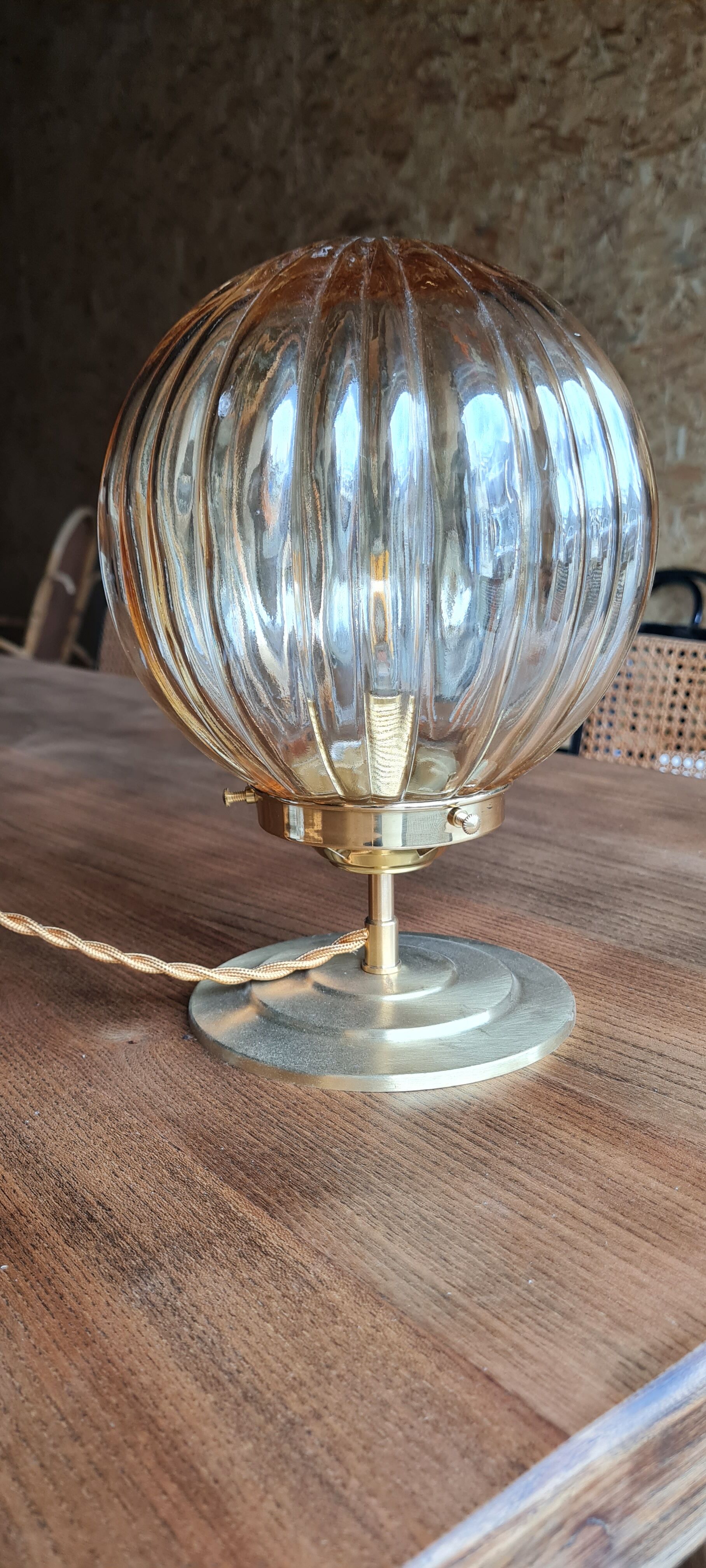 Globe table lamp in amber chiseled glass