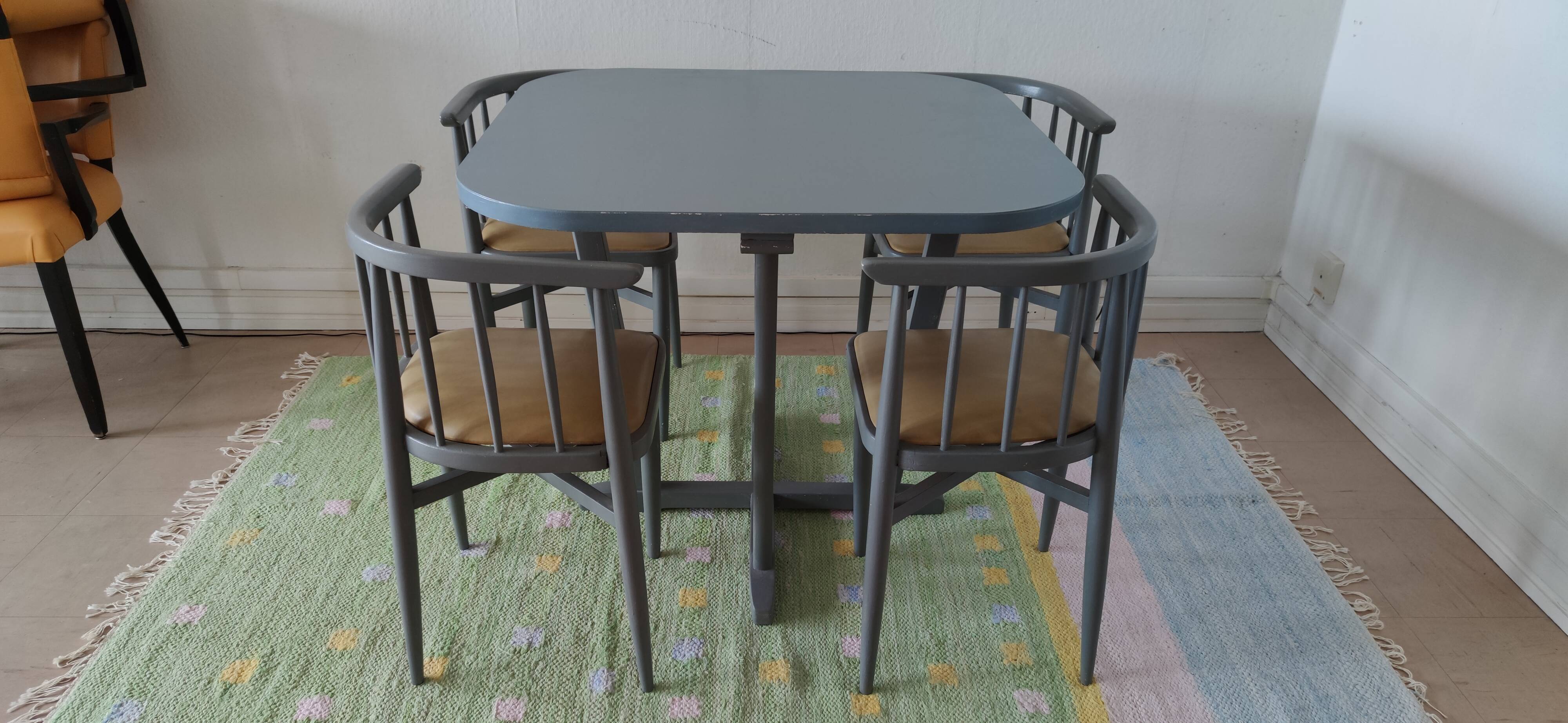 Ensemble Thonet 1960 table et 4 chaises