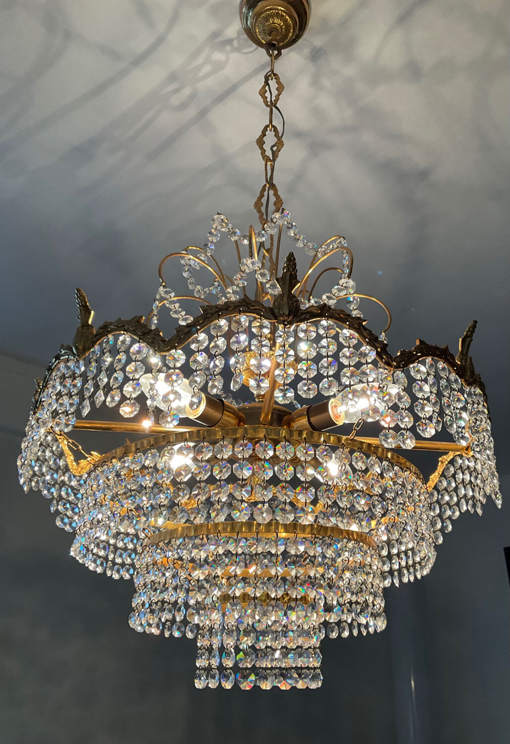 Waterfall chandelier in gilded bronze and crystal tassels