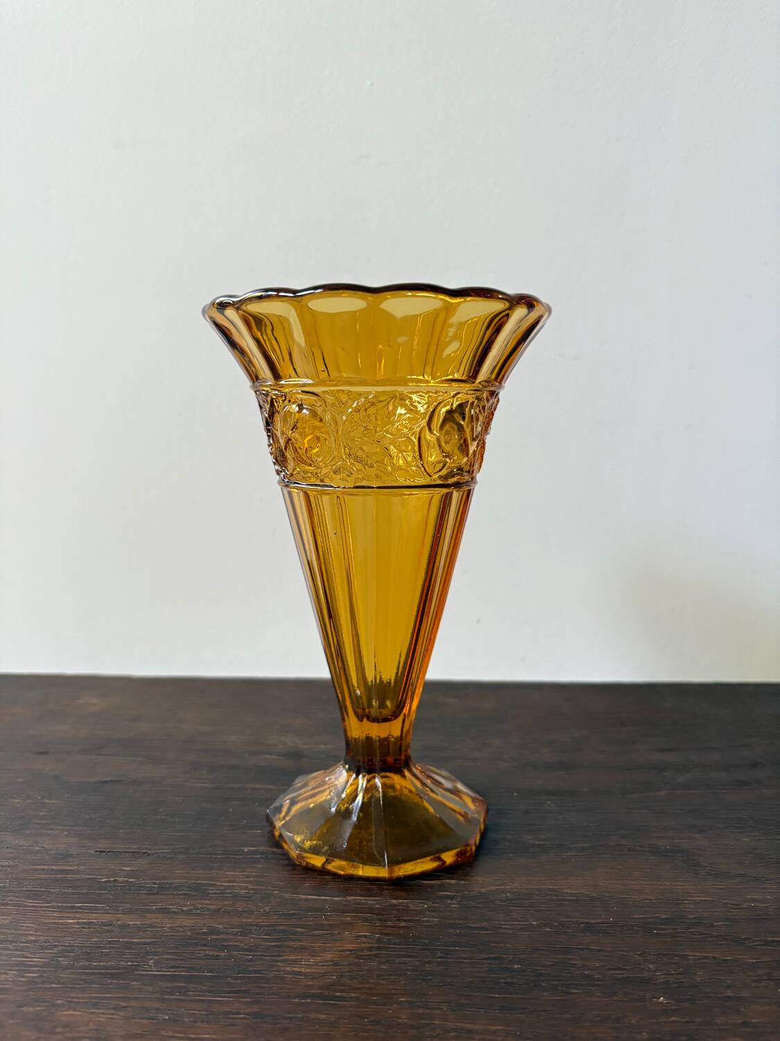 Art Deco amber cup-shaped vase with rose motifs