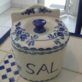 Ceramic salt pot