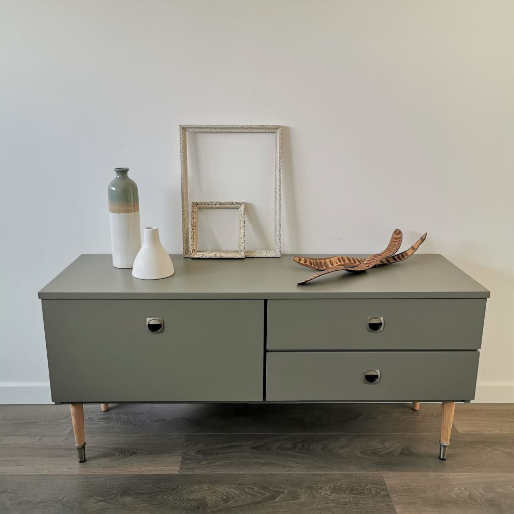 Mid-century bass row