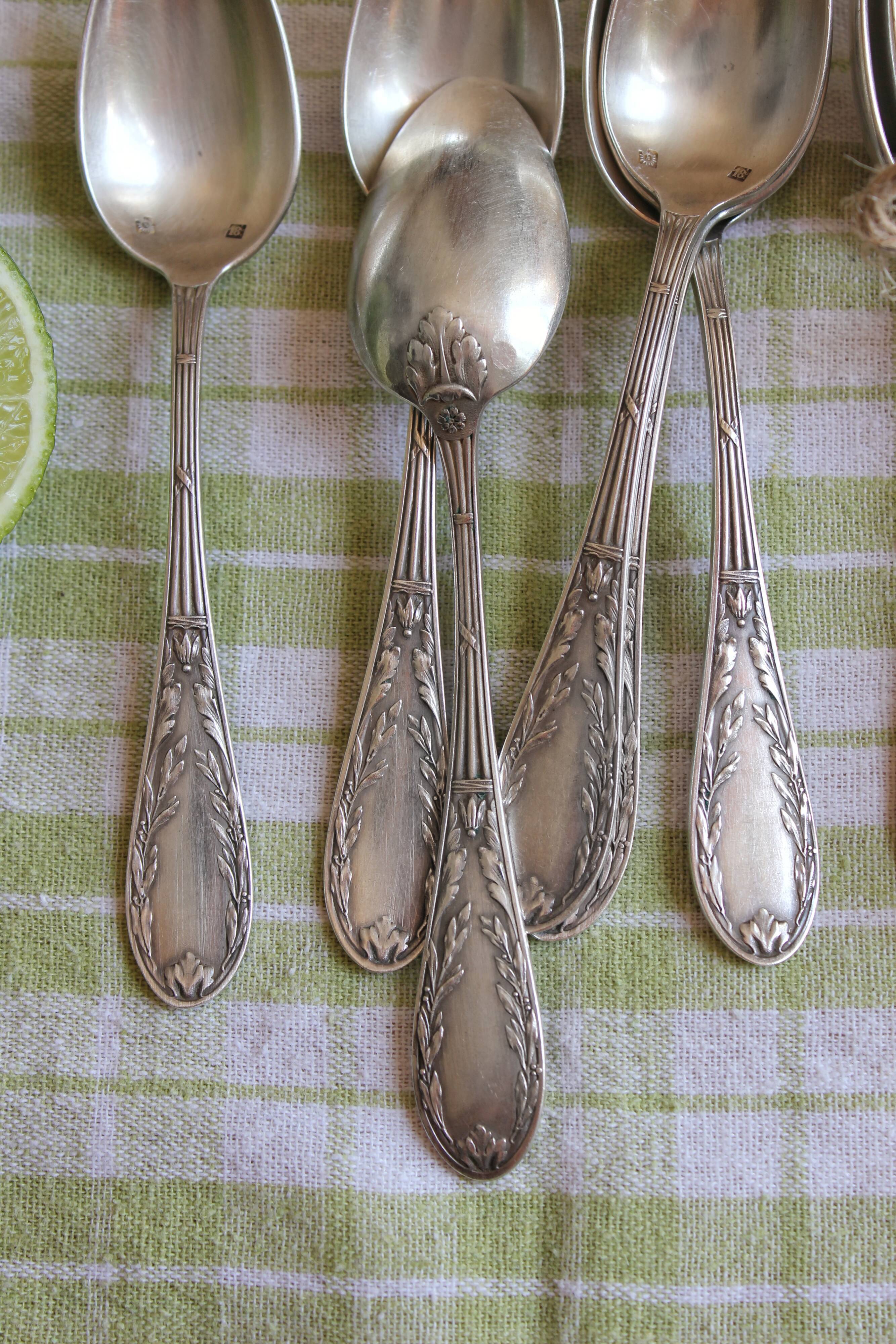 Box of 12 small spoons in vintage silver metal