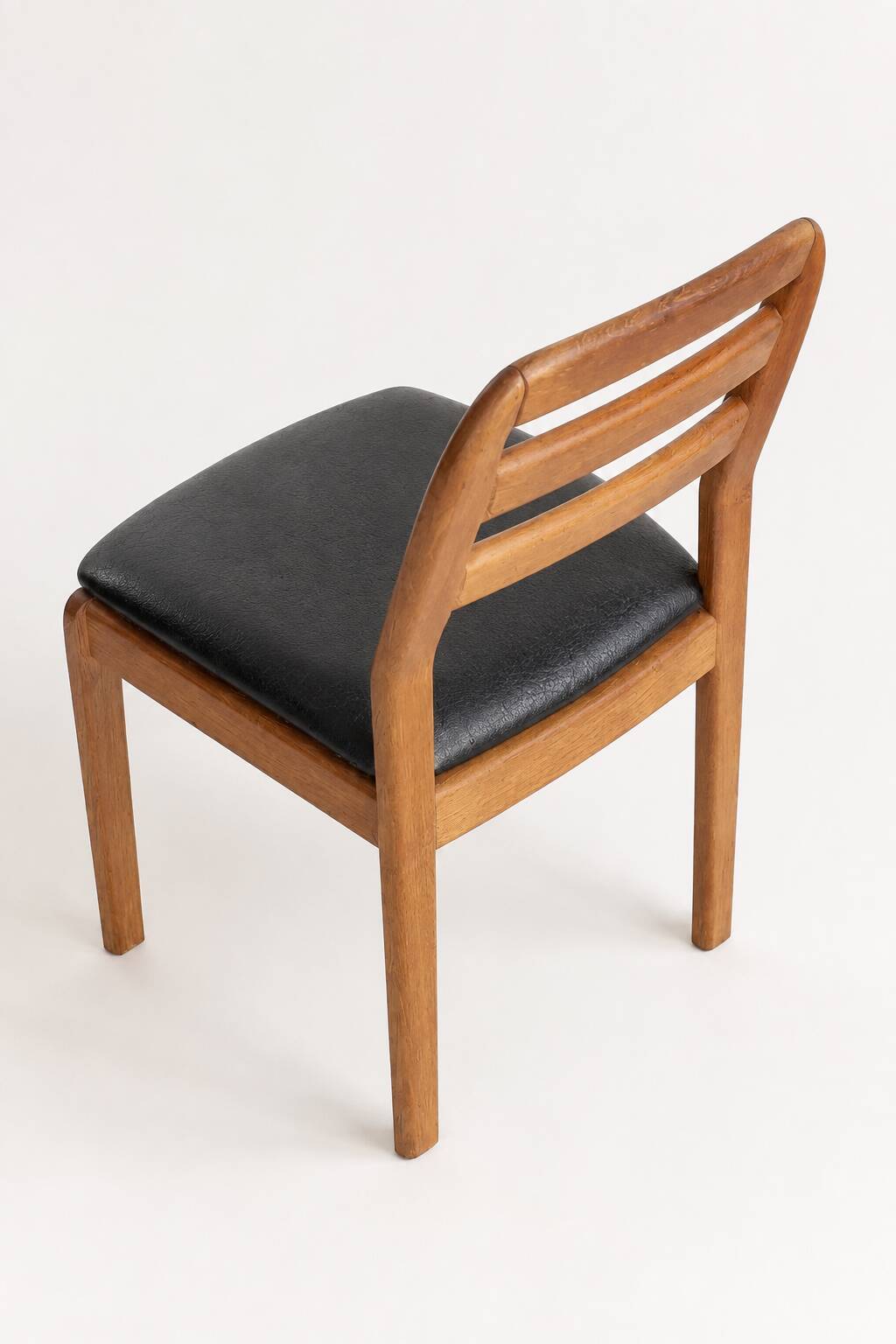Dyrlund dining chair teakwood