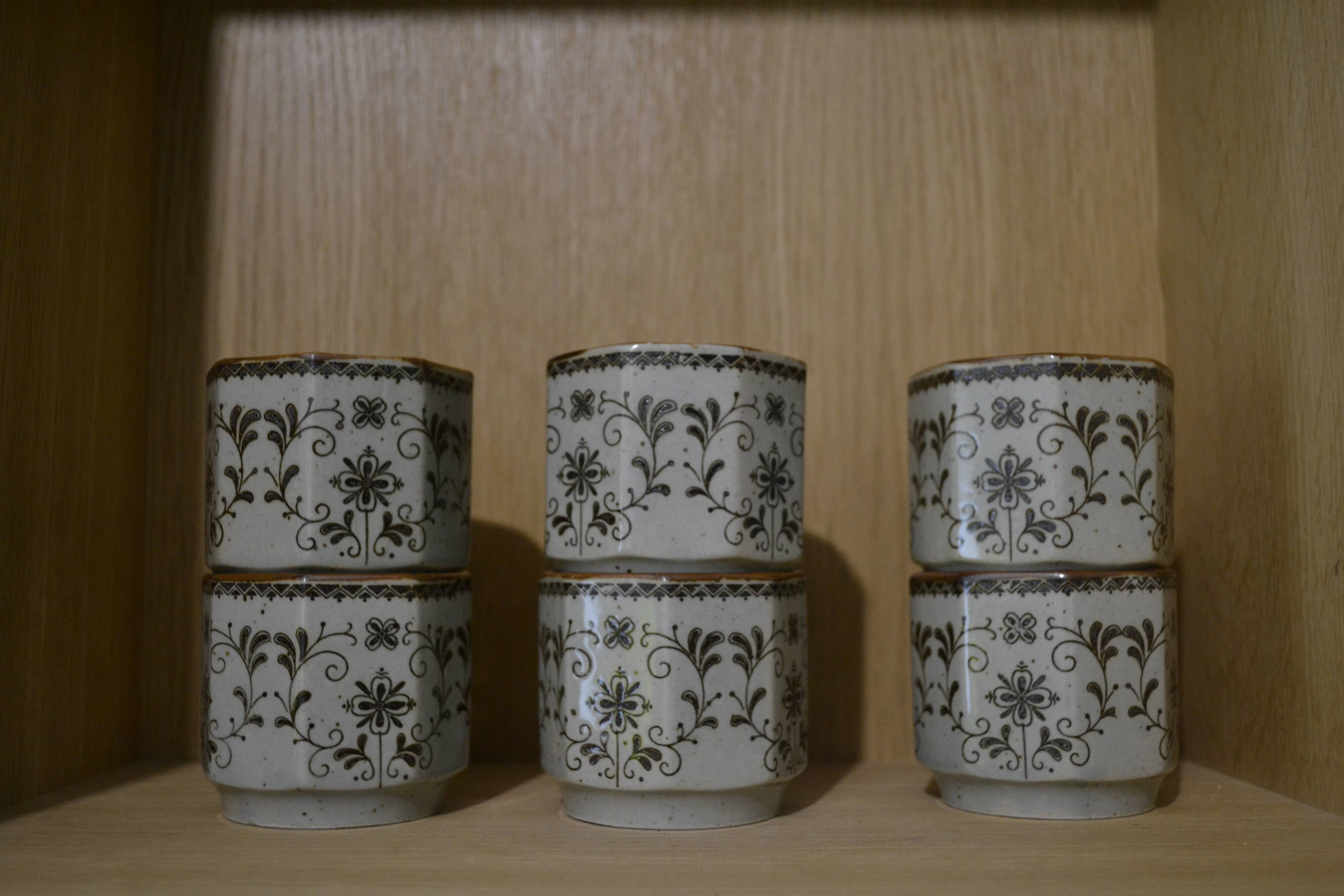 patterned sandstone cups