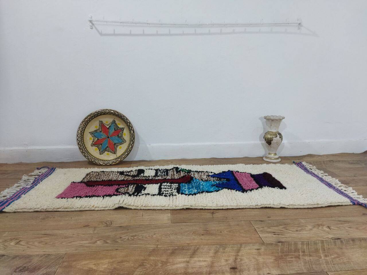 Handcrafted moroccan berber rug 172 x 65 cm