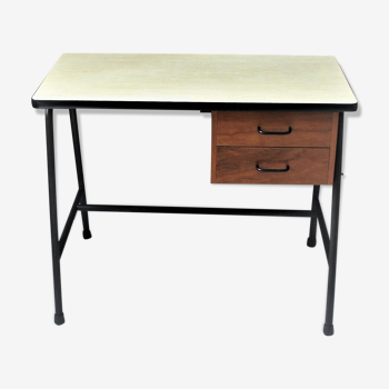 Desk in formica with black lacquered feet