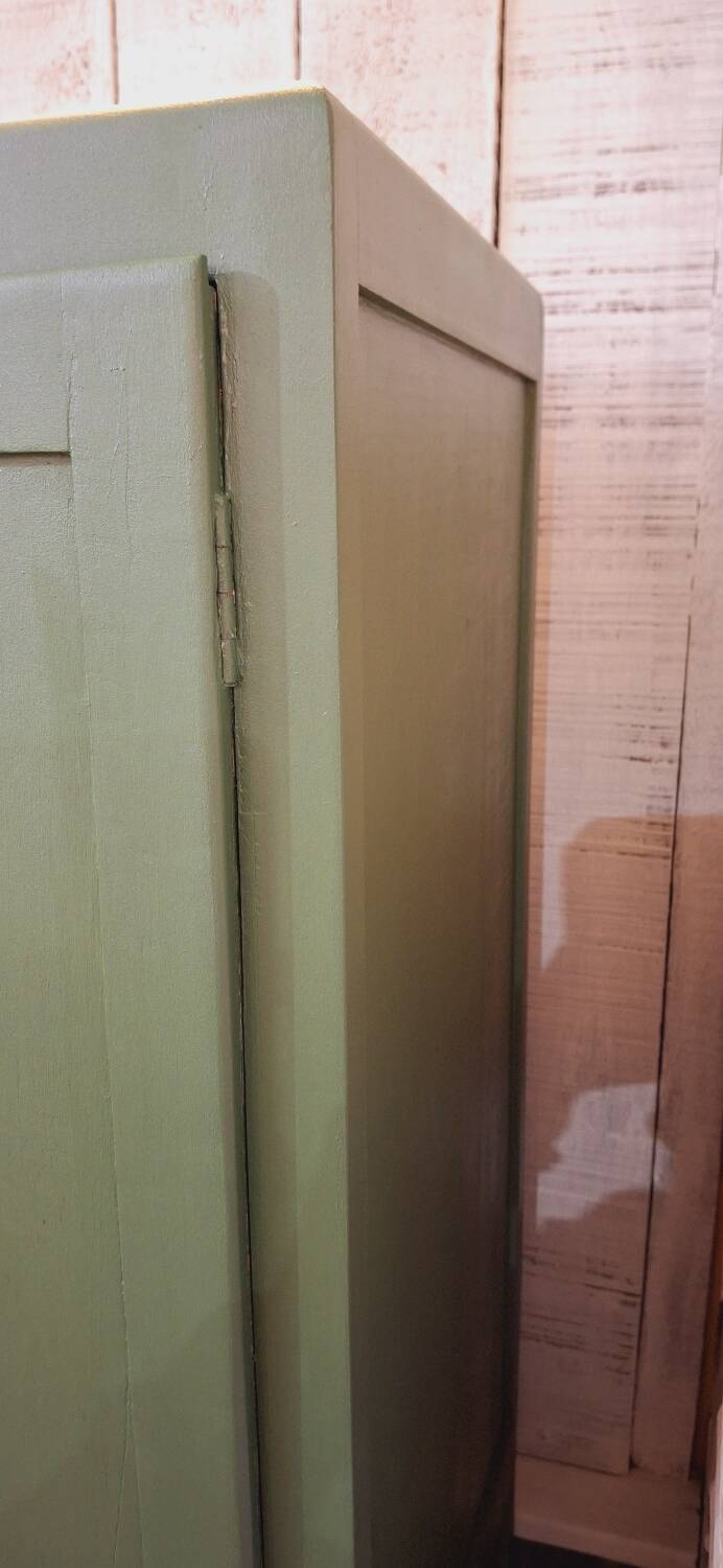 Armoire vintage
