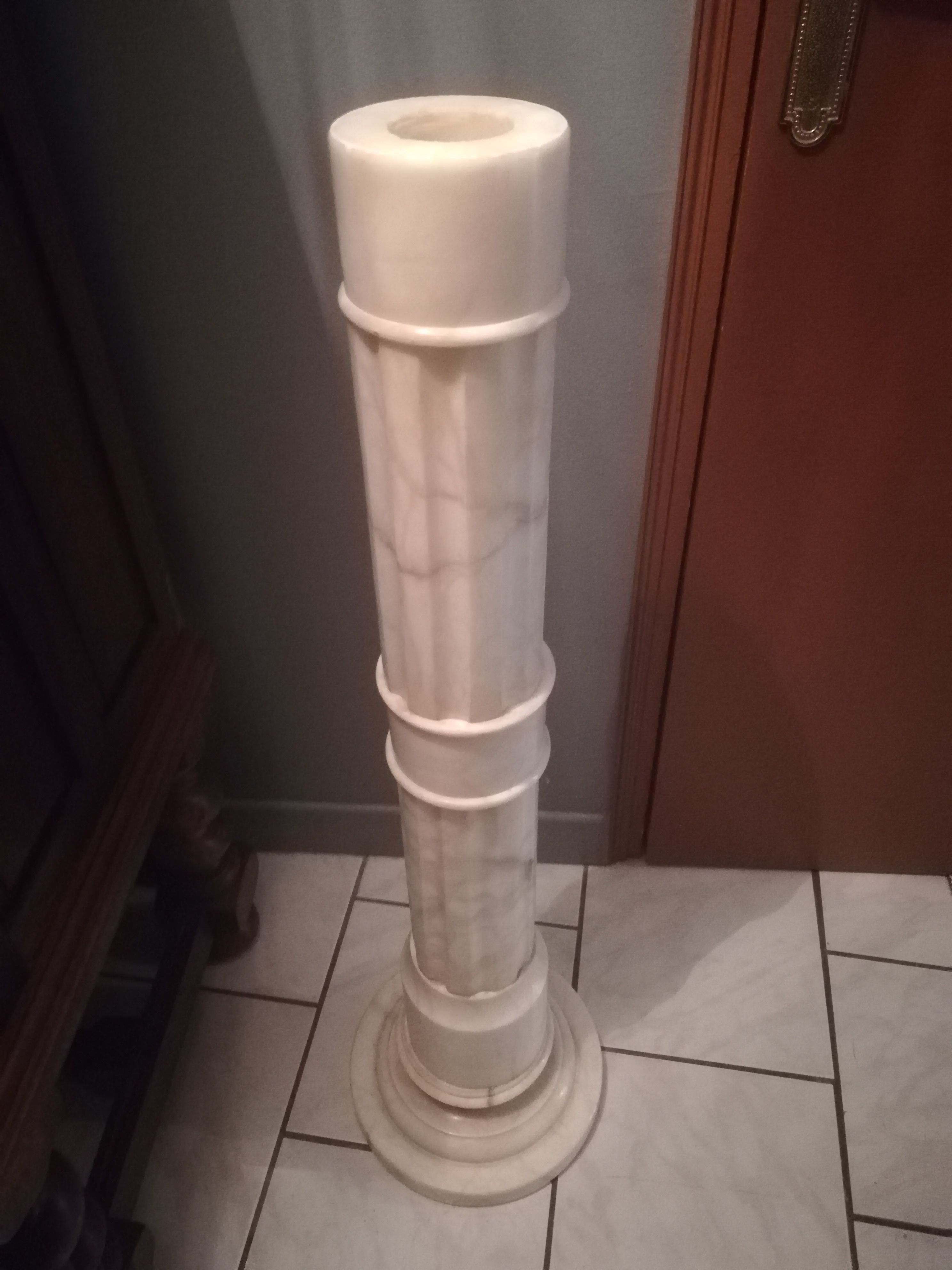 Albatra column
