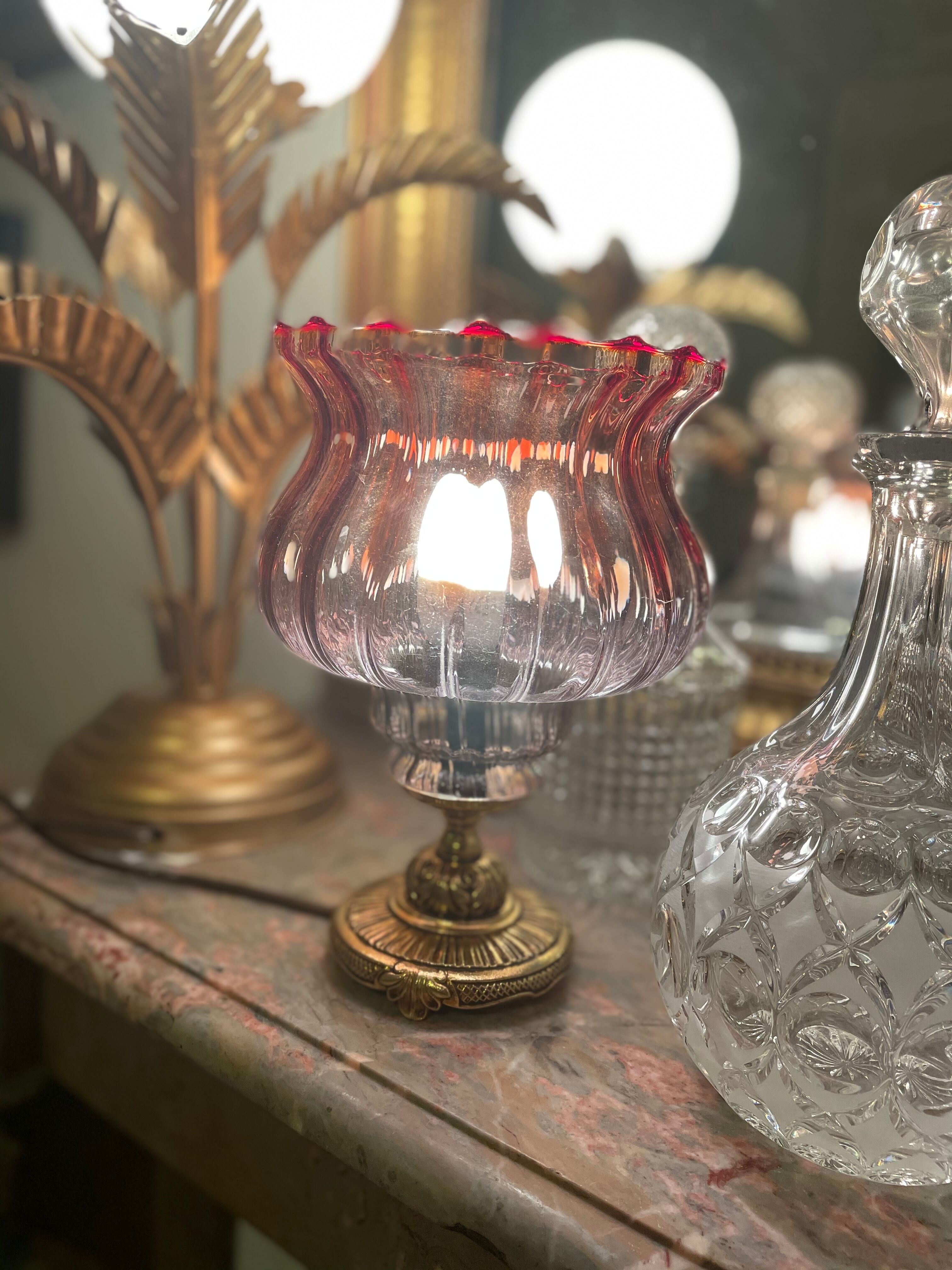 Brass foot tulip lamp
