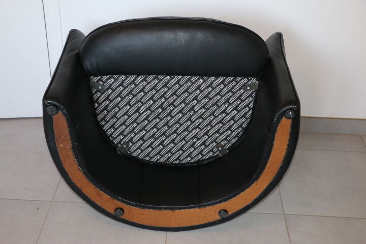 2 armchairs swann black leather