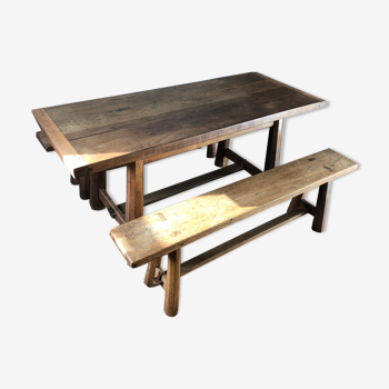 Table de ferme avec ses deux bancs