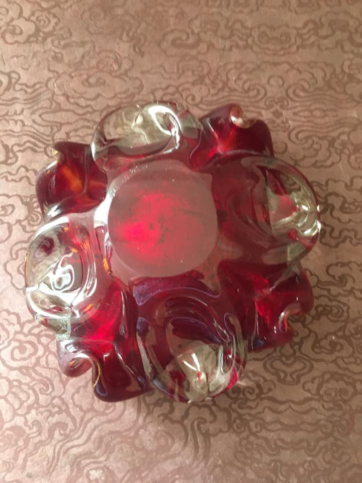 Vide-poches en verre de Murano rempli d’inclusions de feuilles d’or