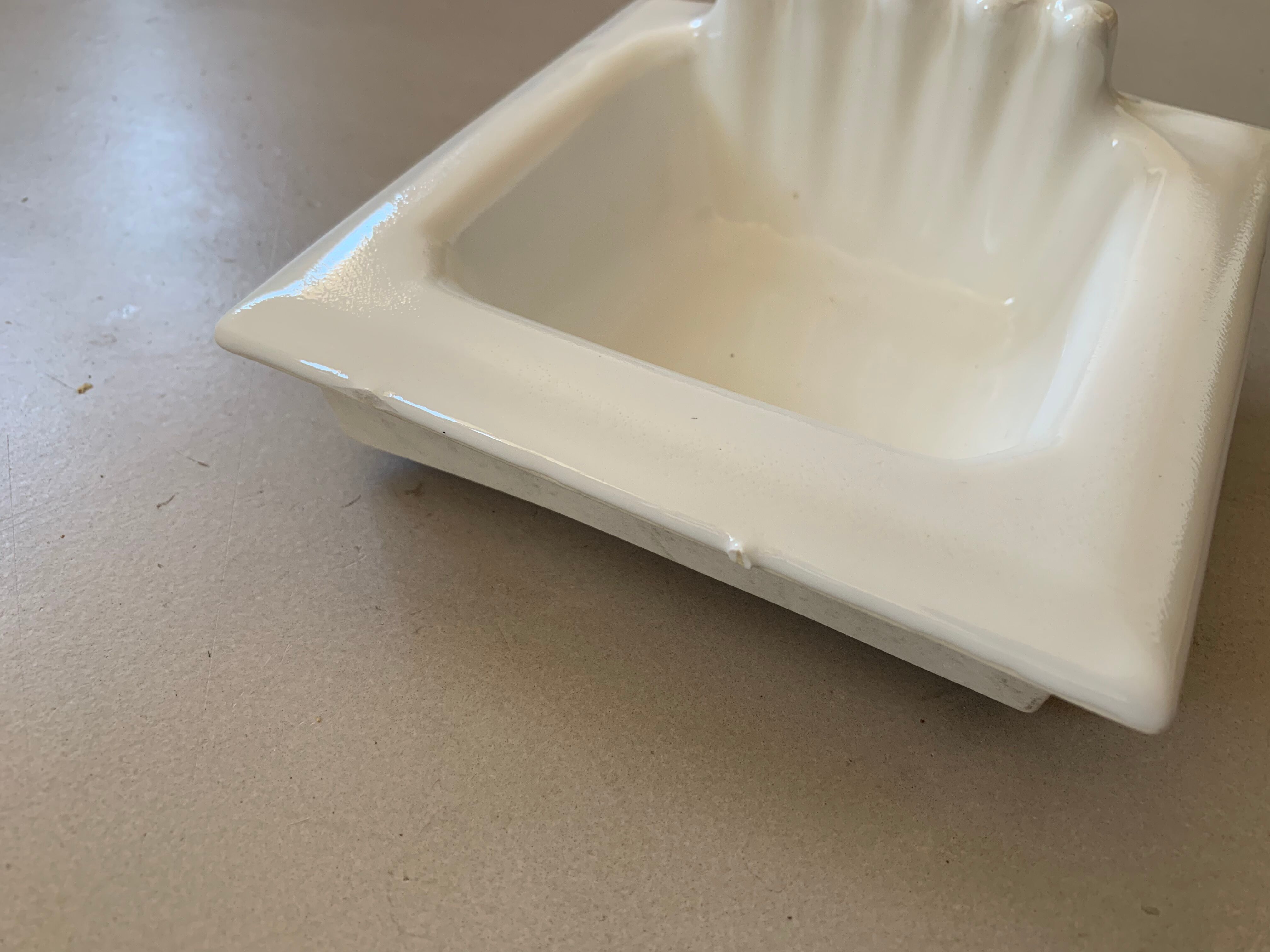 Built-in ceramic wall soap dish