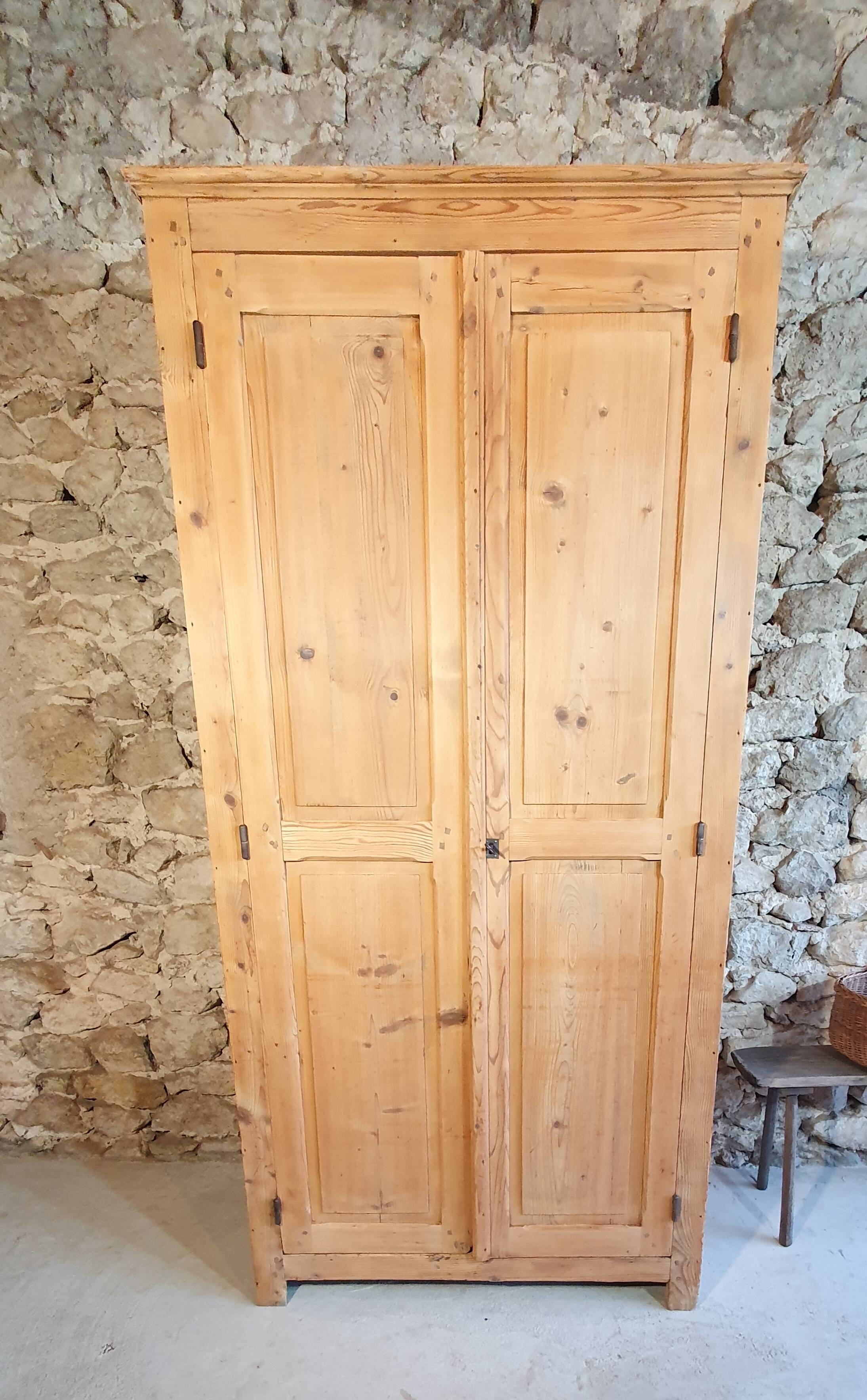 Armoire parisienne