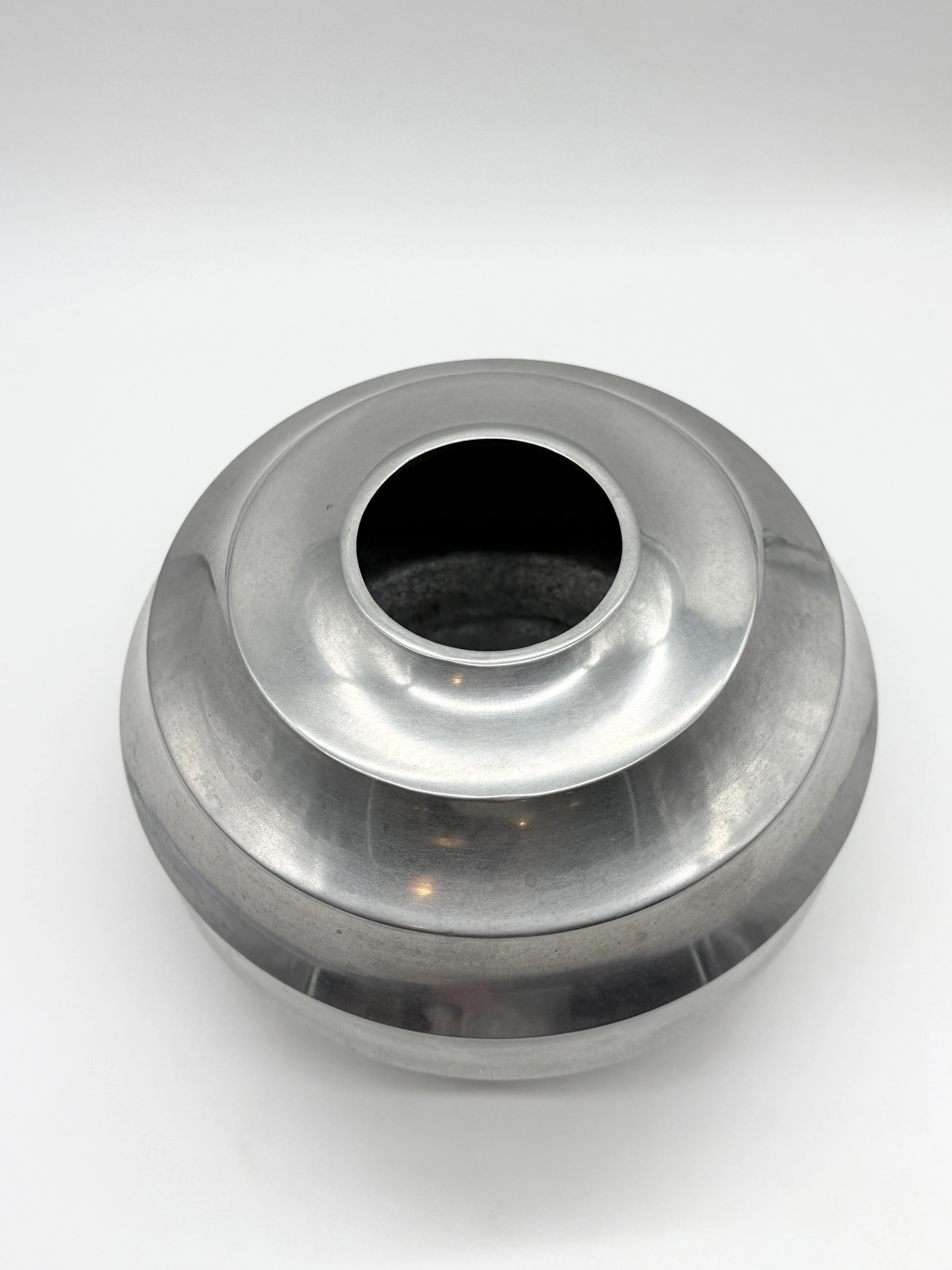 Vase space "saucer" in cast aluminium, 1970s