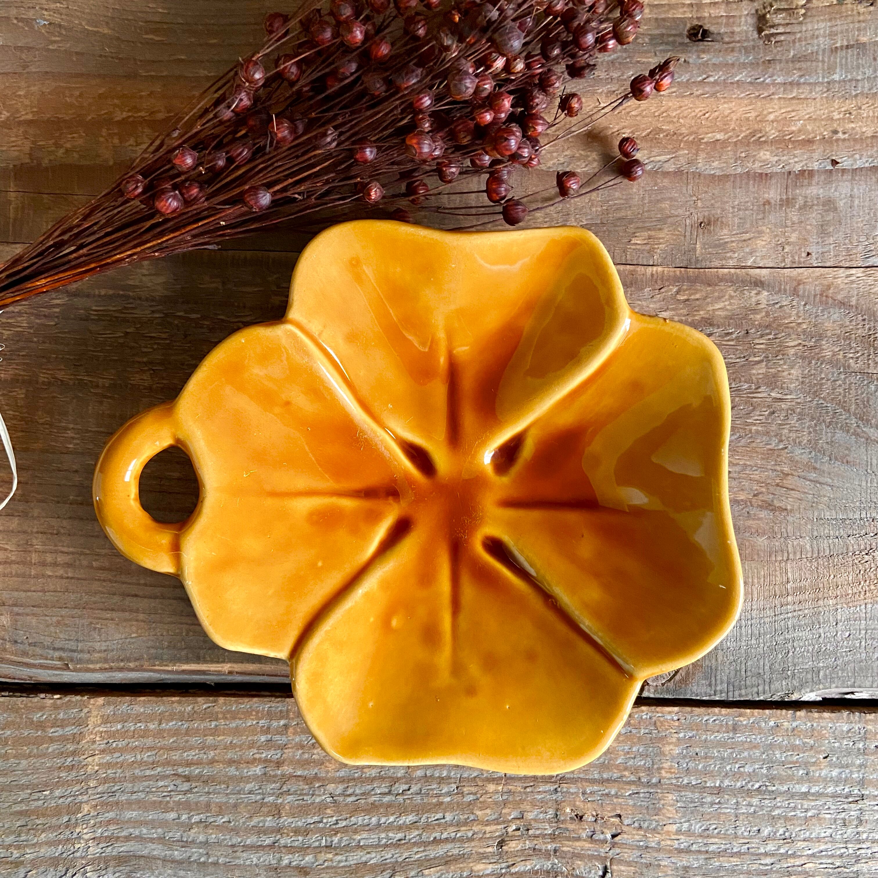 Empty pocket vintage ceramic clover