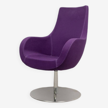 Fauteuil Victoria de chez Leyform en tissu violet