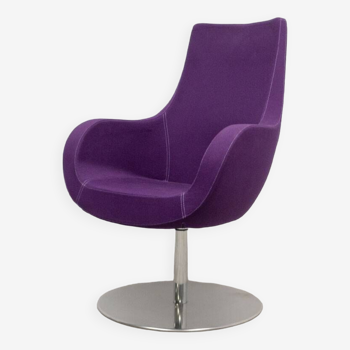Victoria armchair from Leyform in purple fabric