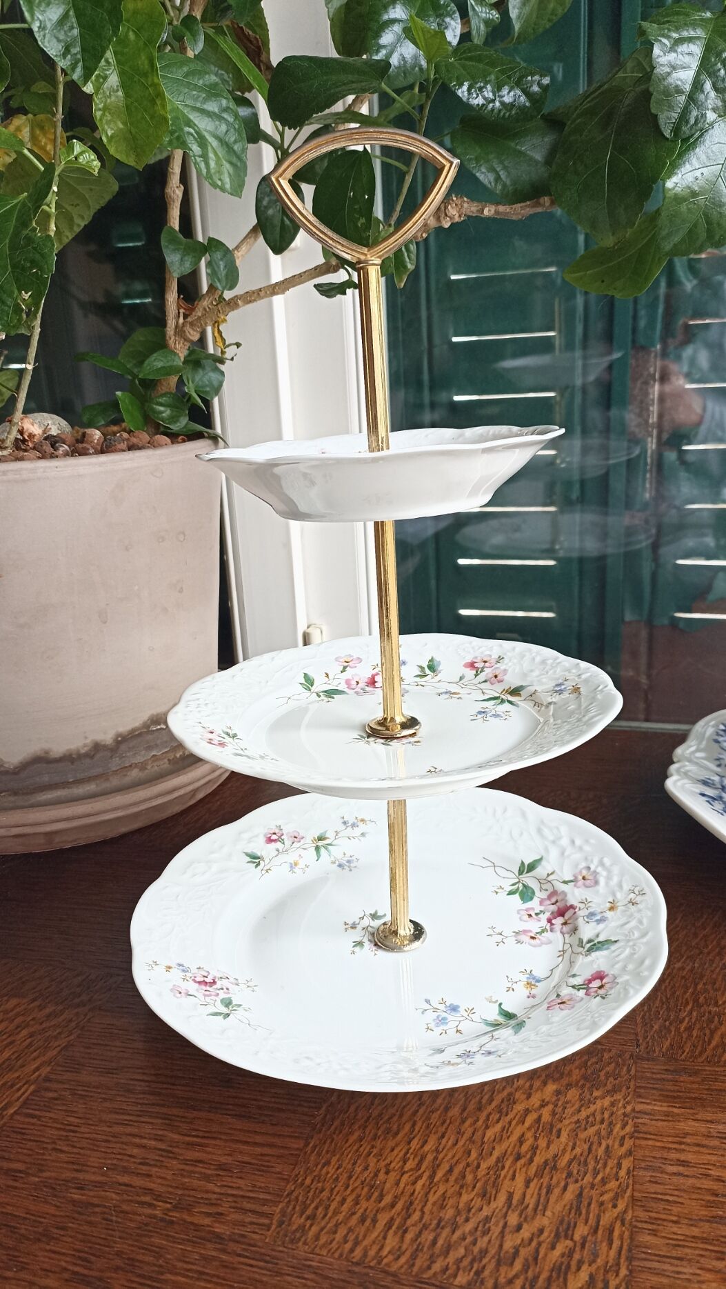 Dumb servant with 3 floors in Berry porcelain by SFP