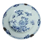 Chinese blue and white plate with peony and butterfly – Qianlong, 18th c.
