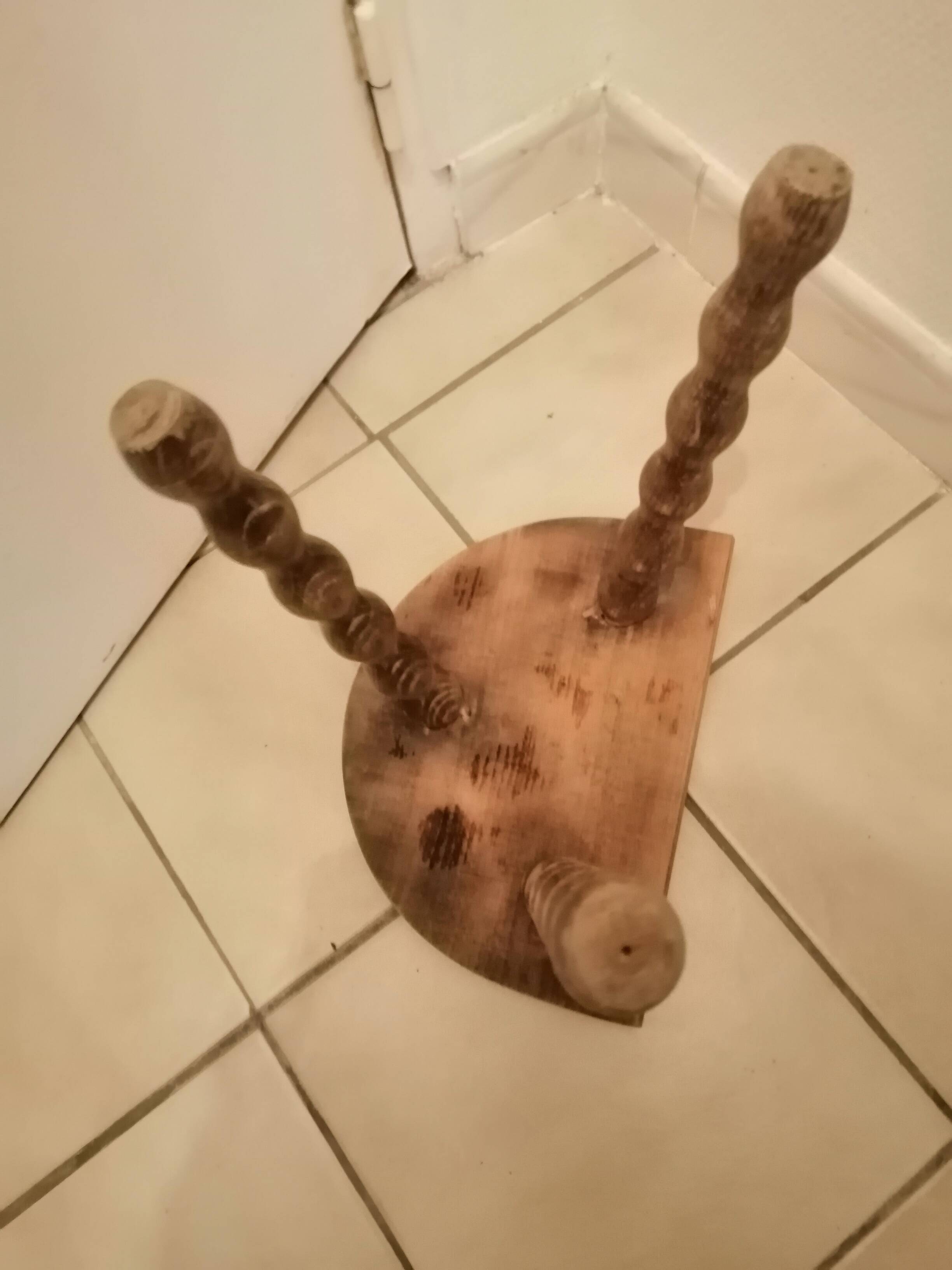 Tabouret demi lune vintage en bois massif 1