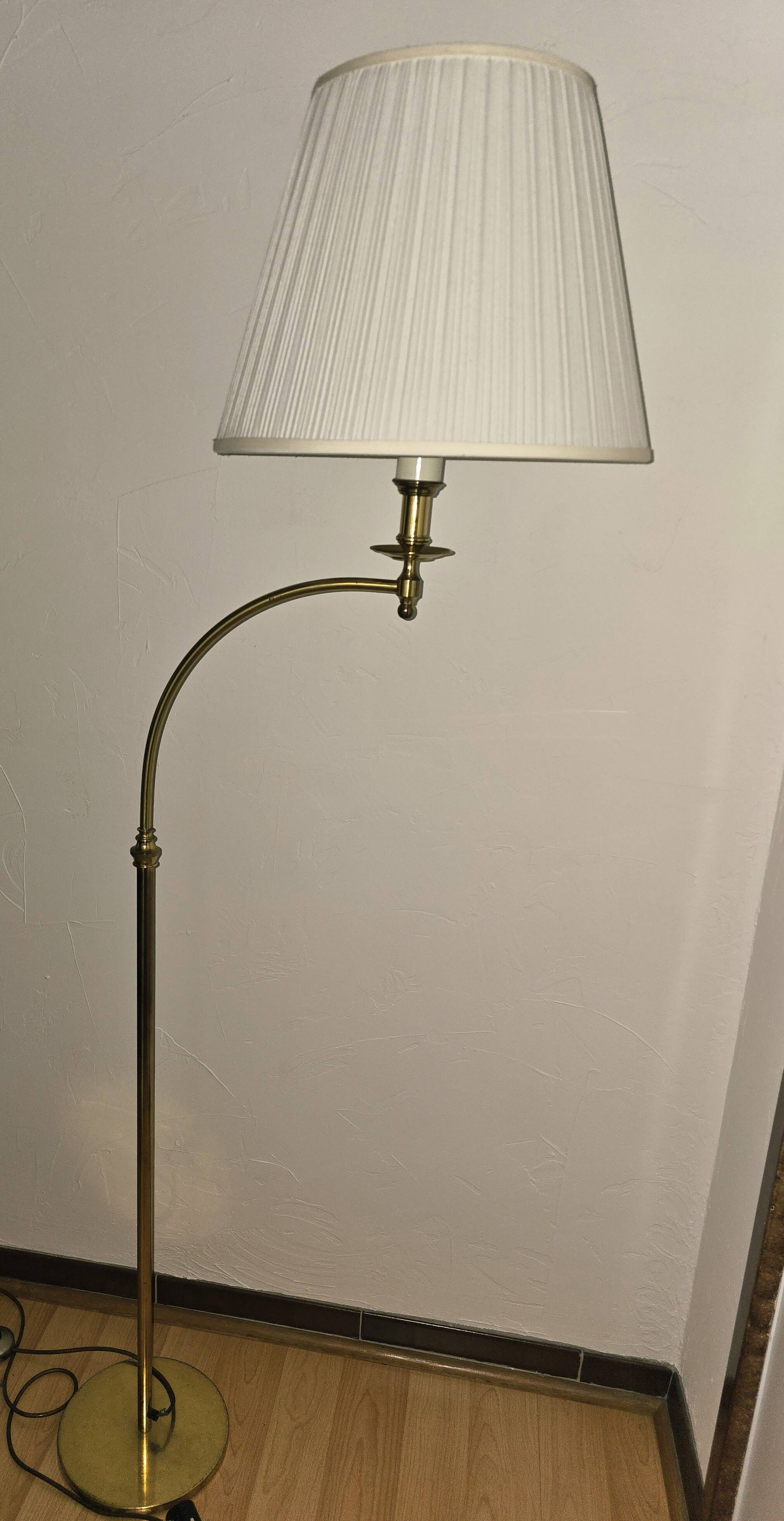 Magnificent vintage reading lamp in solid brass, Hollywood Regency style.