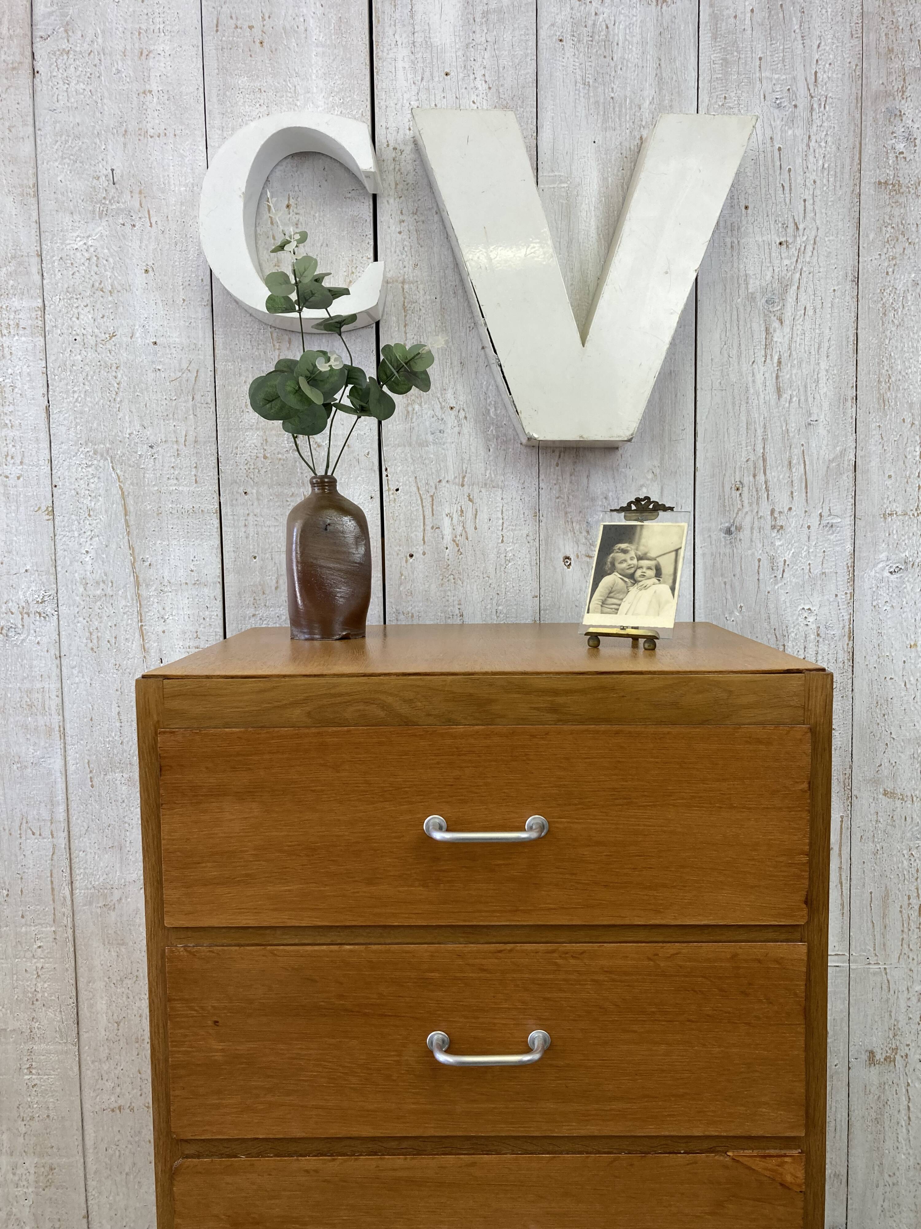 Chiffonier with compass feet