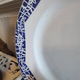 Set of 3 iron earth flat plates Faïencerie Niderviller. Blue and white “Art Deco” decor.