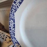 Set of 3 iron earth flat plates Faïencerie Niderviller. Blue and white “Art Deco” decor.