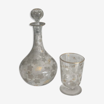 Carafe and glass set in clear glass with vine leaf and engraved grape cluster