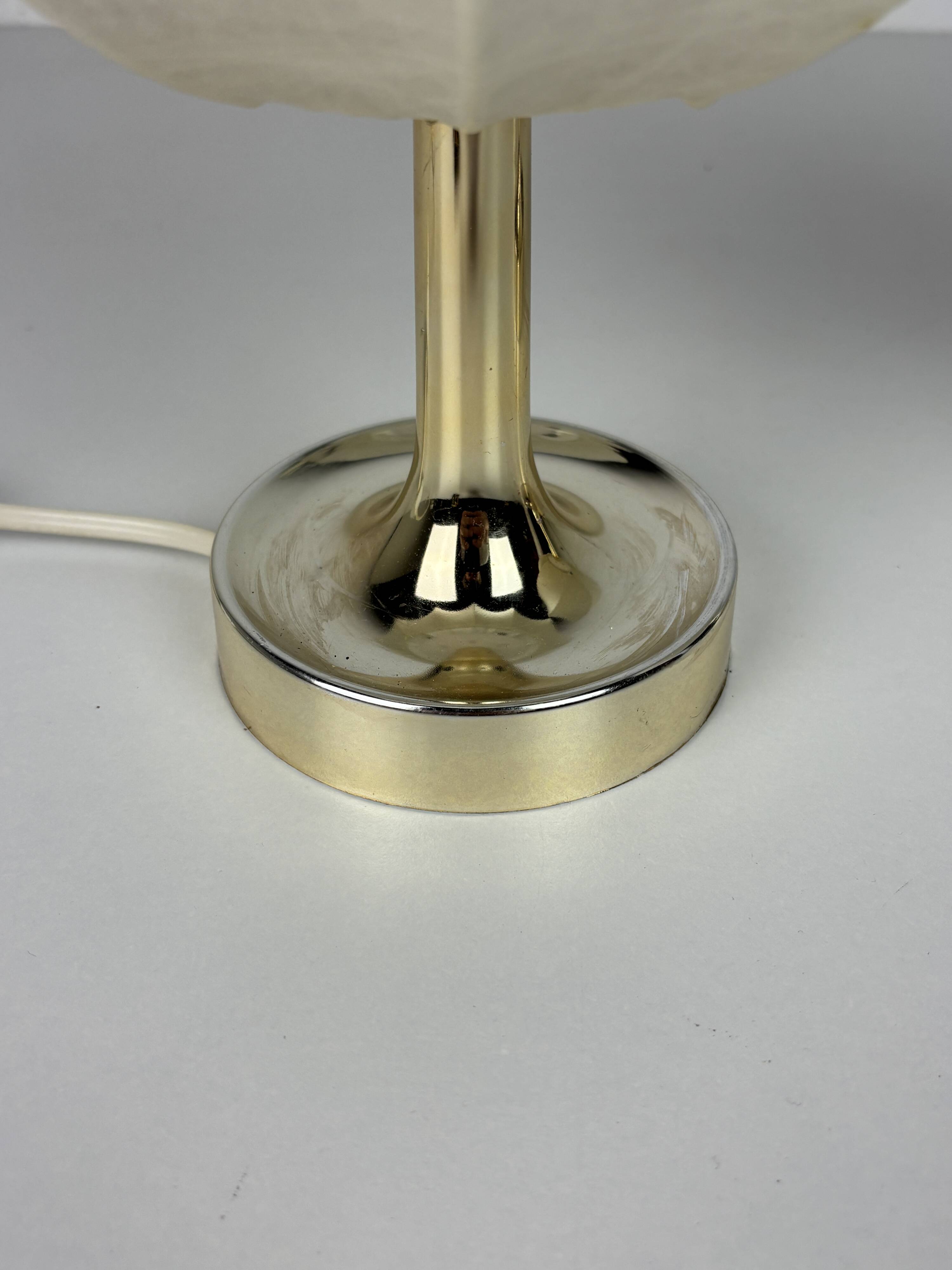 Paire de lampes de table ou de chevet cocon et laiton du milieu du siècle par Goldkant, années 1960