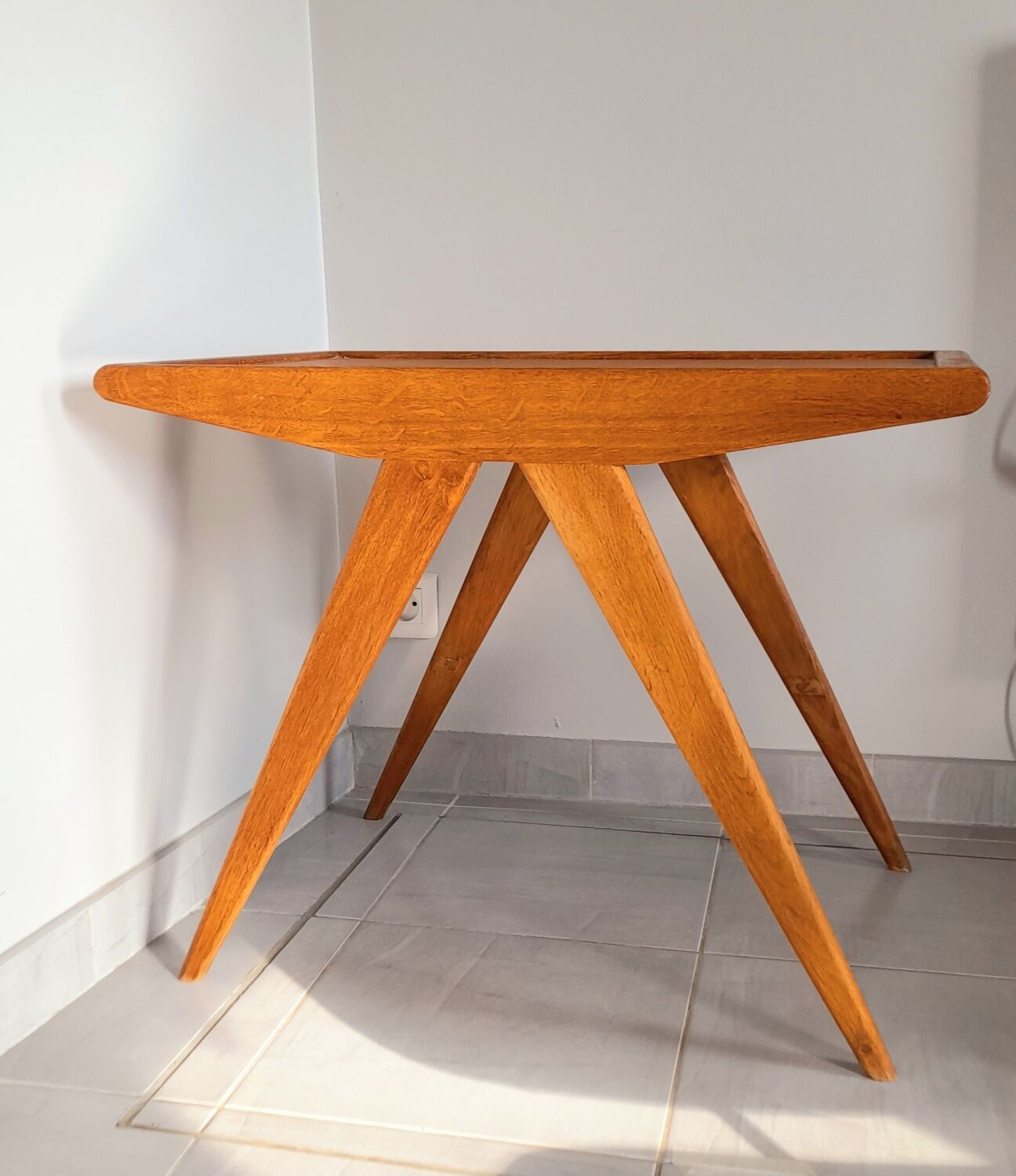 Compass foot side table