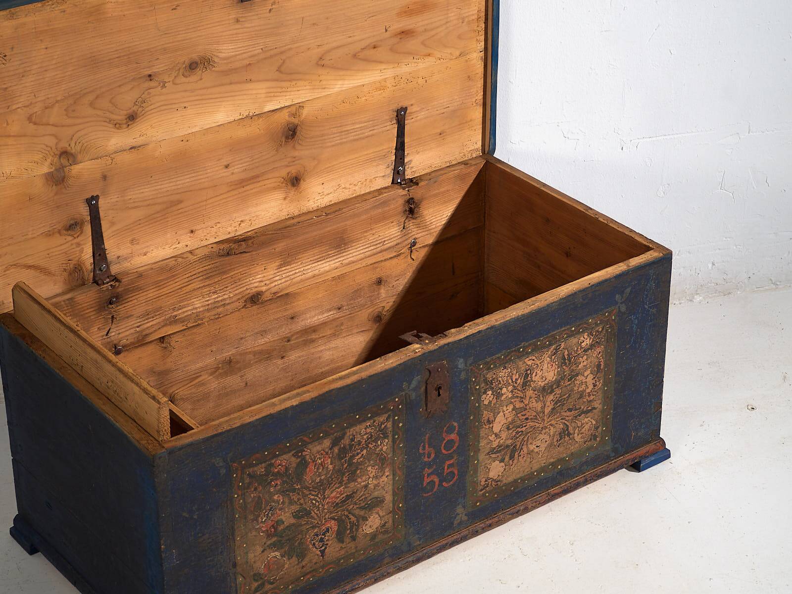 Antique navy blue bridal trunk (1855)