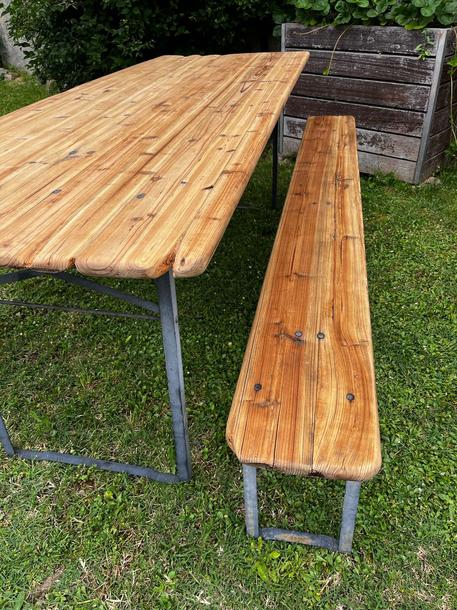 Guinguette table and benches