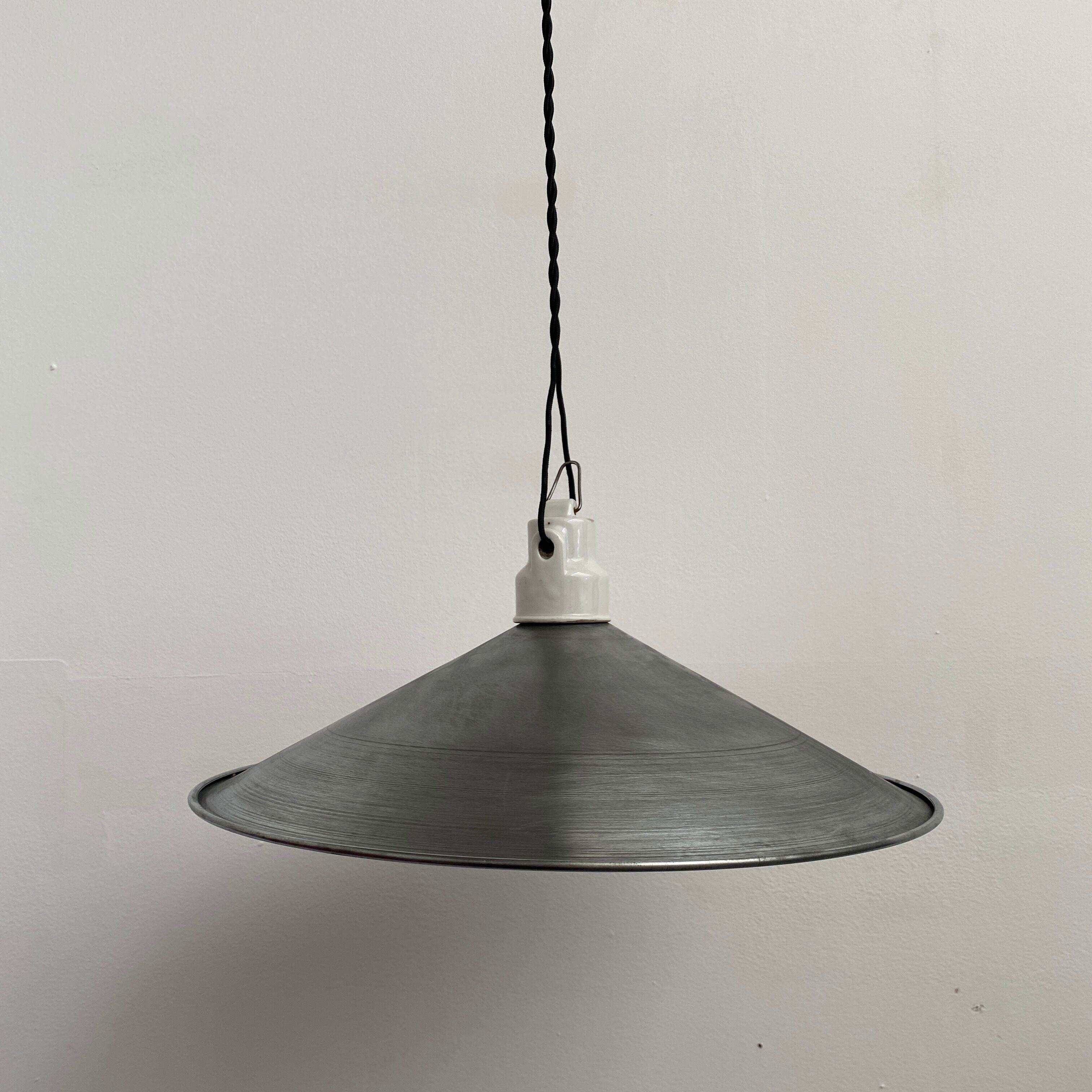 Lot 2 industrial suspensions in acier 36 cm