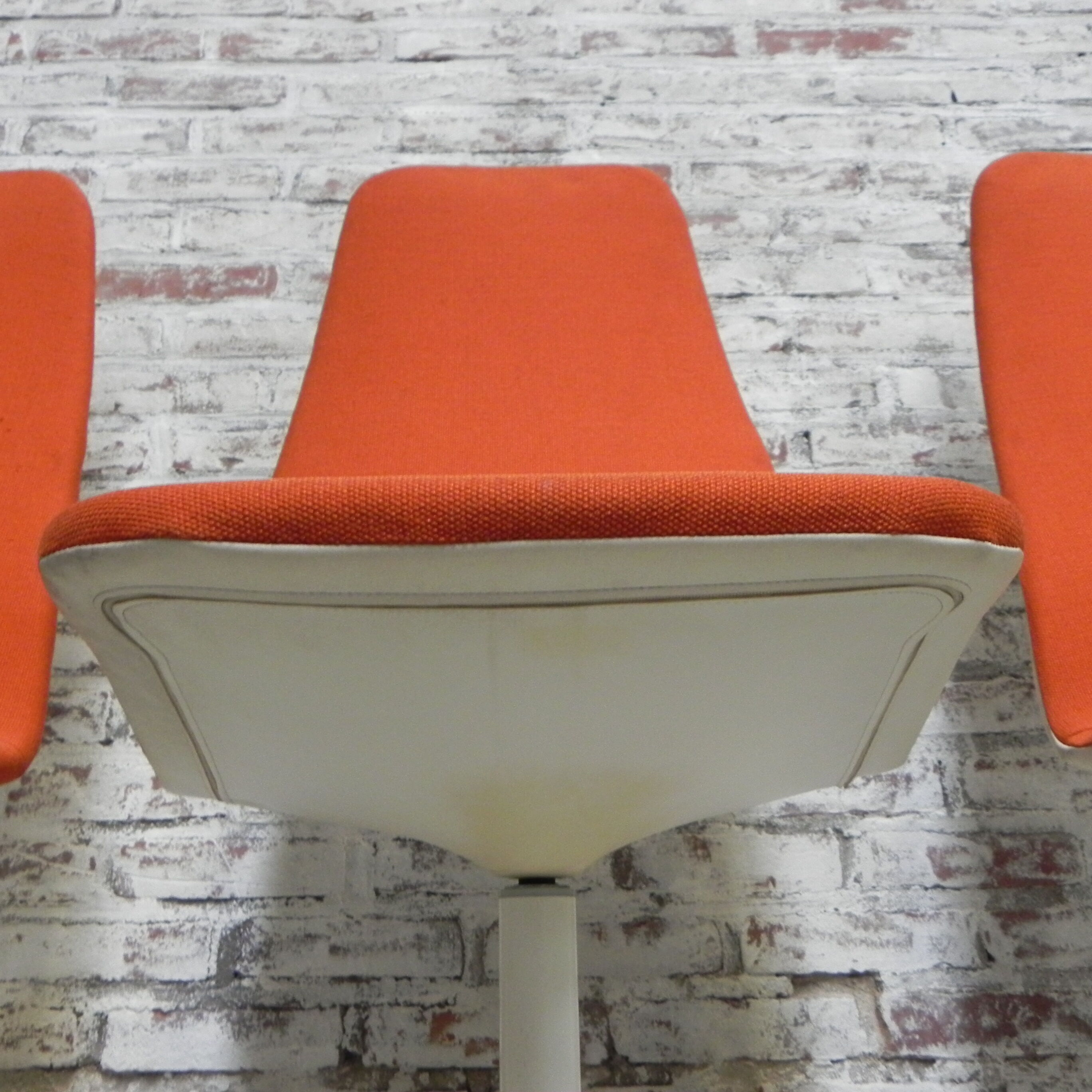 3 Vintage swivel tulip chairs
