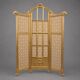 Paravent en bois doré décoré dans le style Louis XVI, orné de têtes de bélier.