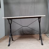 Bistro table in white marble