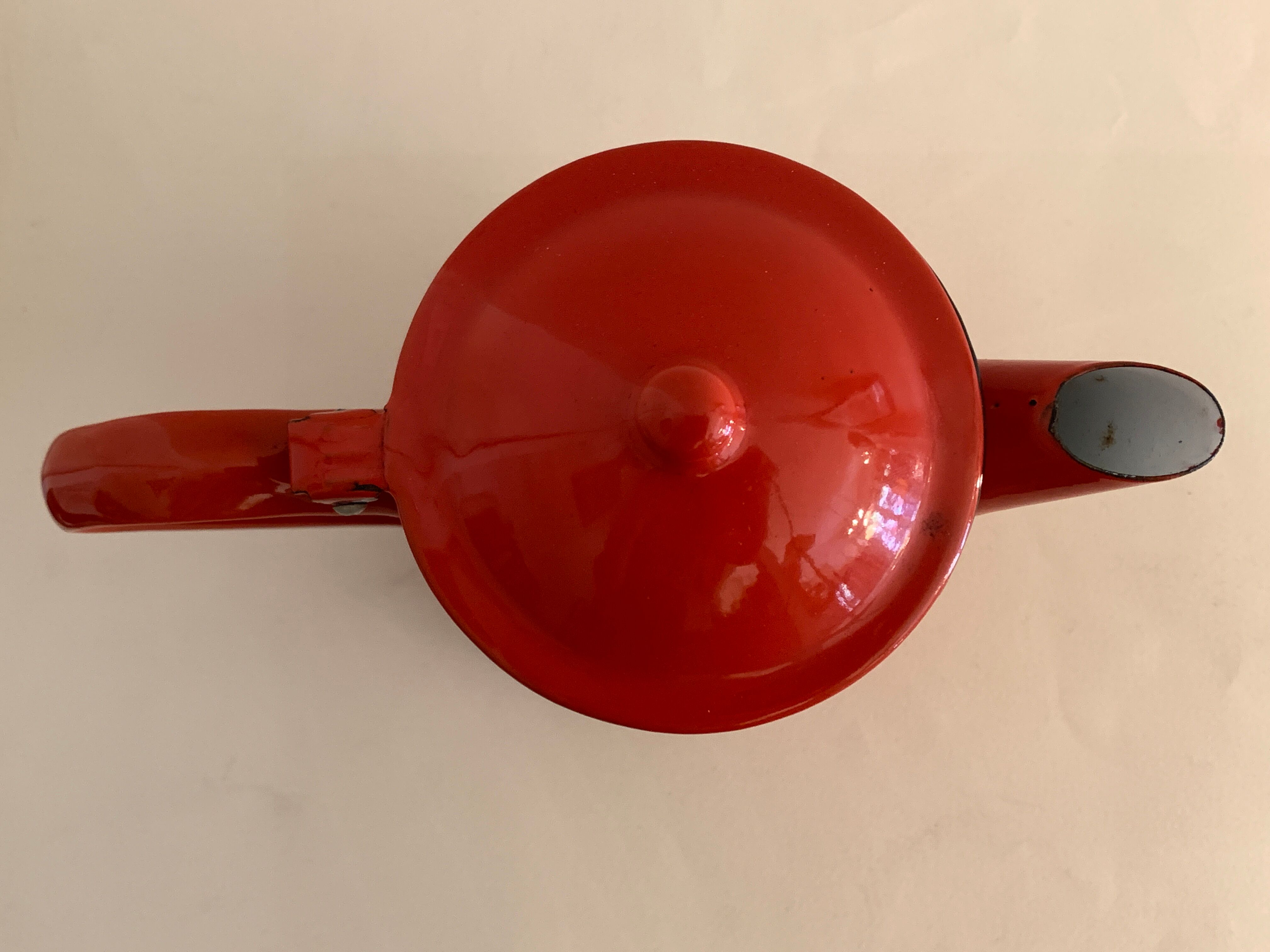 Enamelled sheet metal coffee maker, 1960