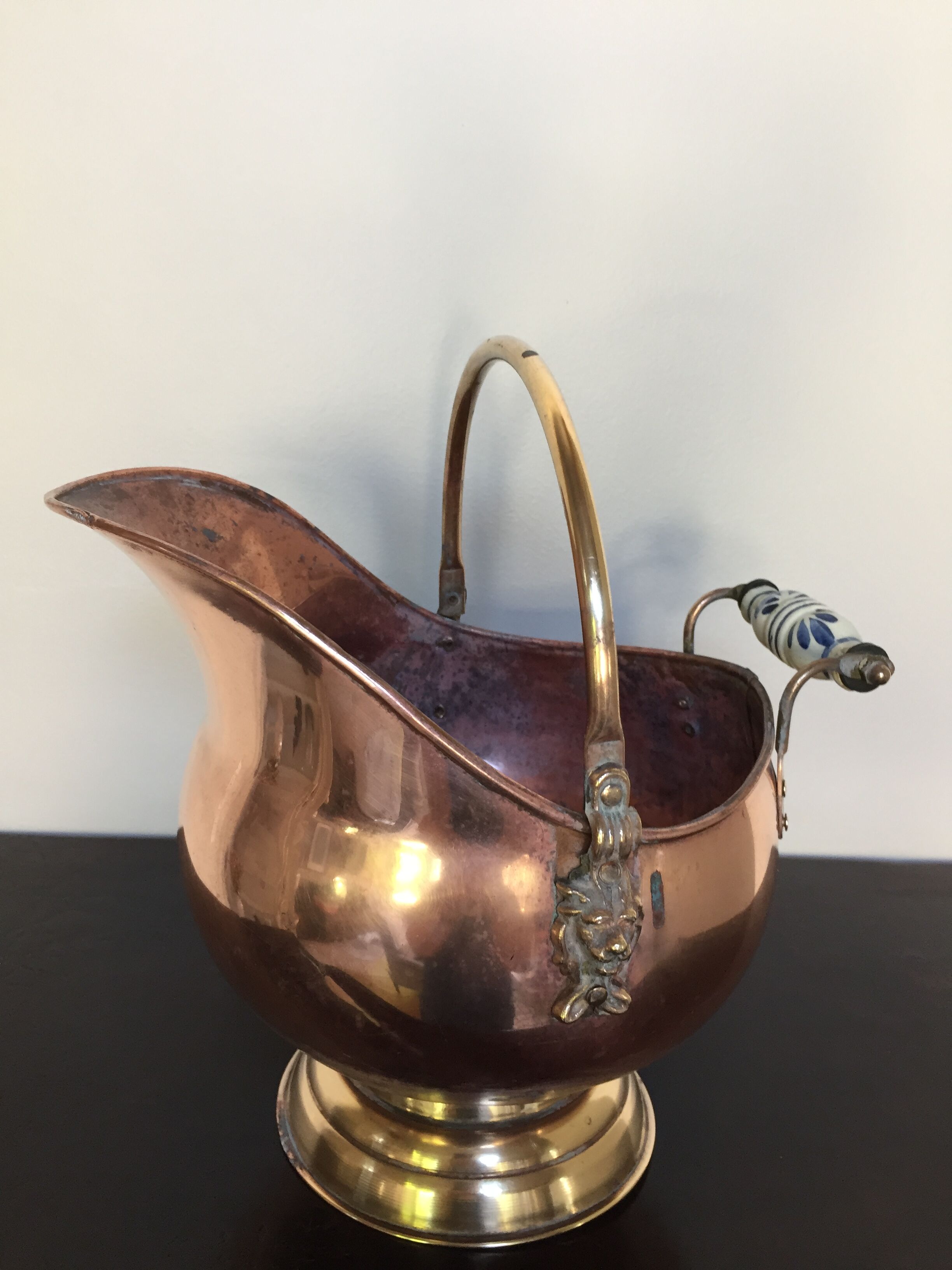 Ancient pink copper pot cover and porcelain handle