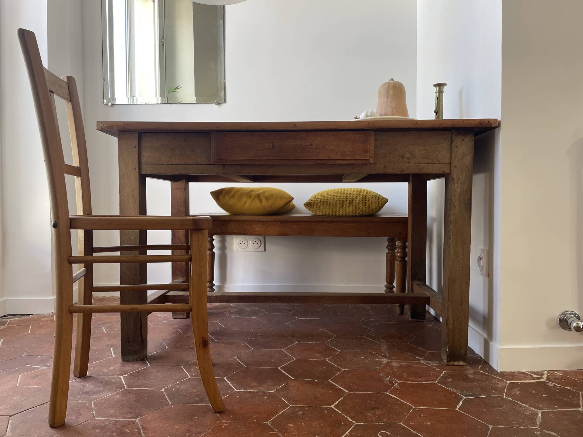 Small antique farmhouse table in wood – 120 cm