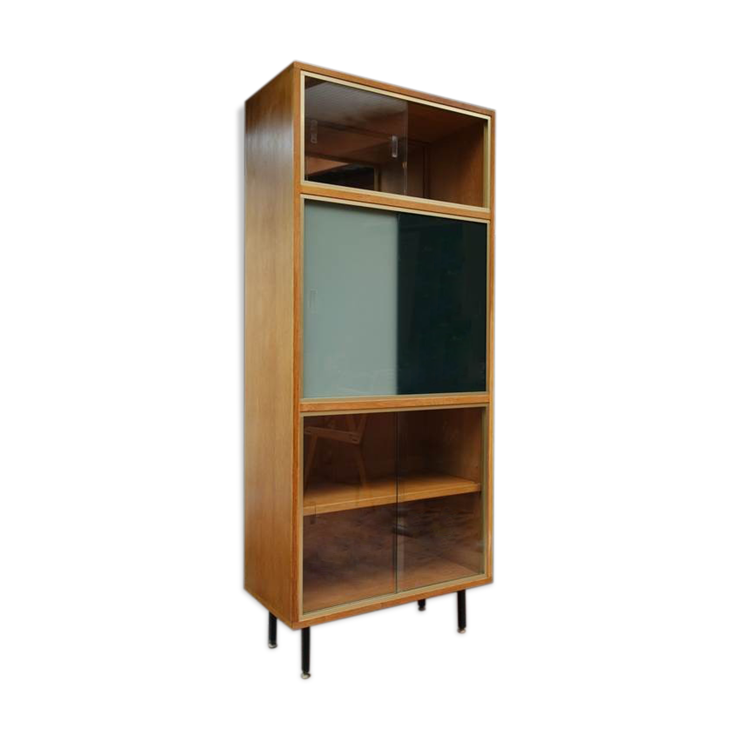 Two-coloured showcase bookcase