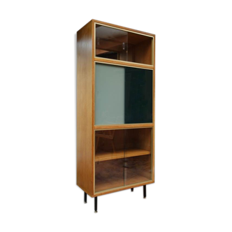 Two-coloured showcase bookcase