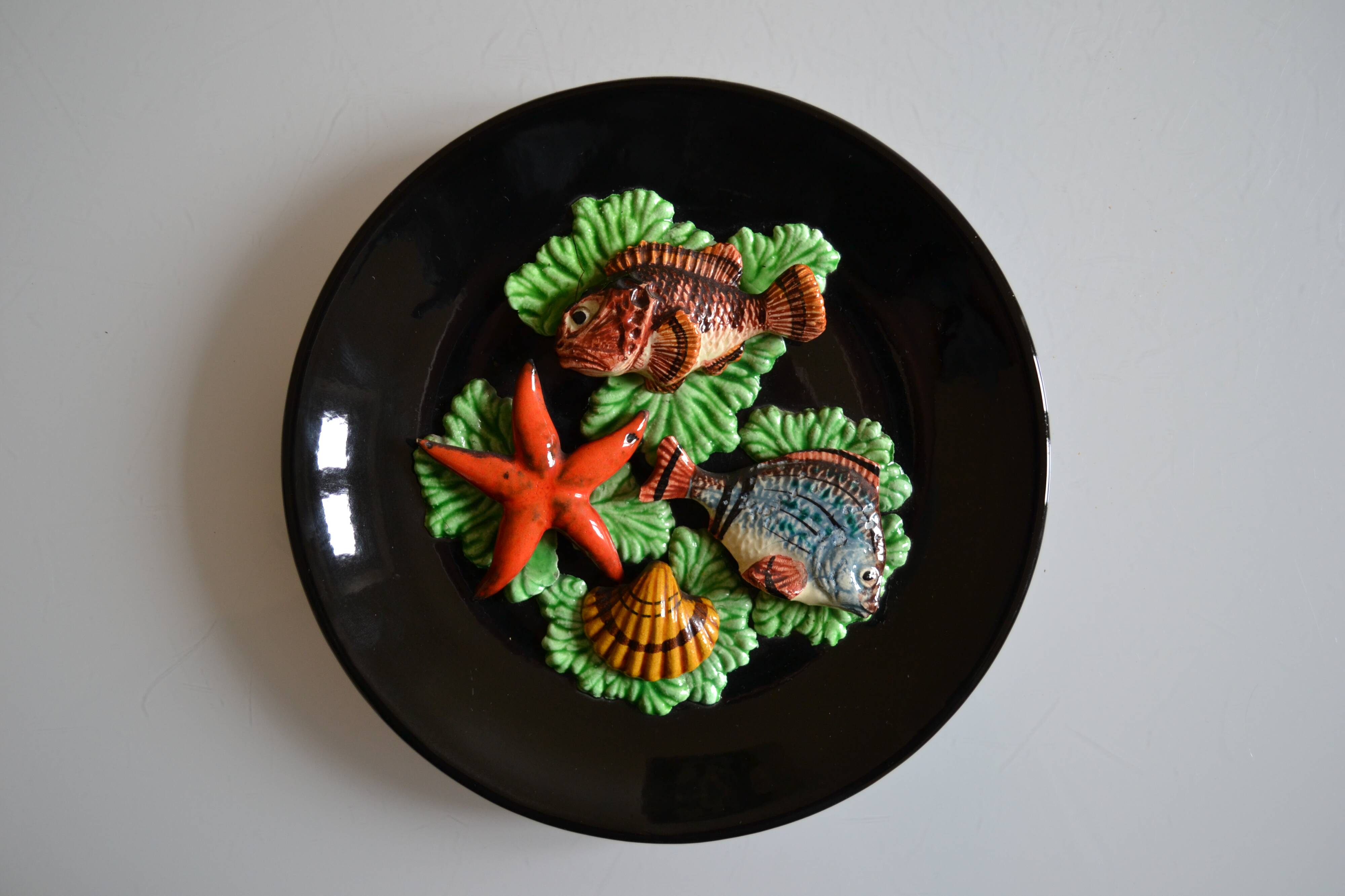 Assiette decor poissons vallauris annees 60