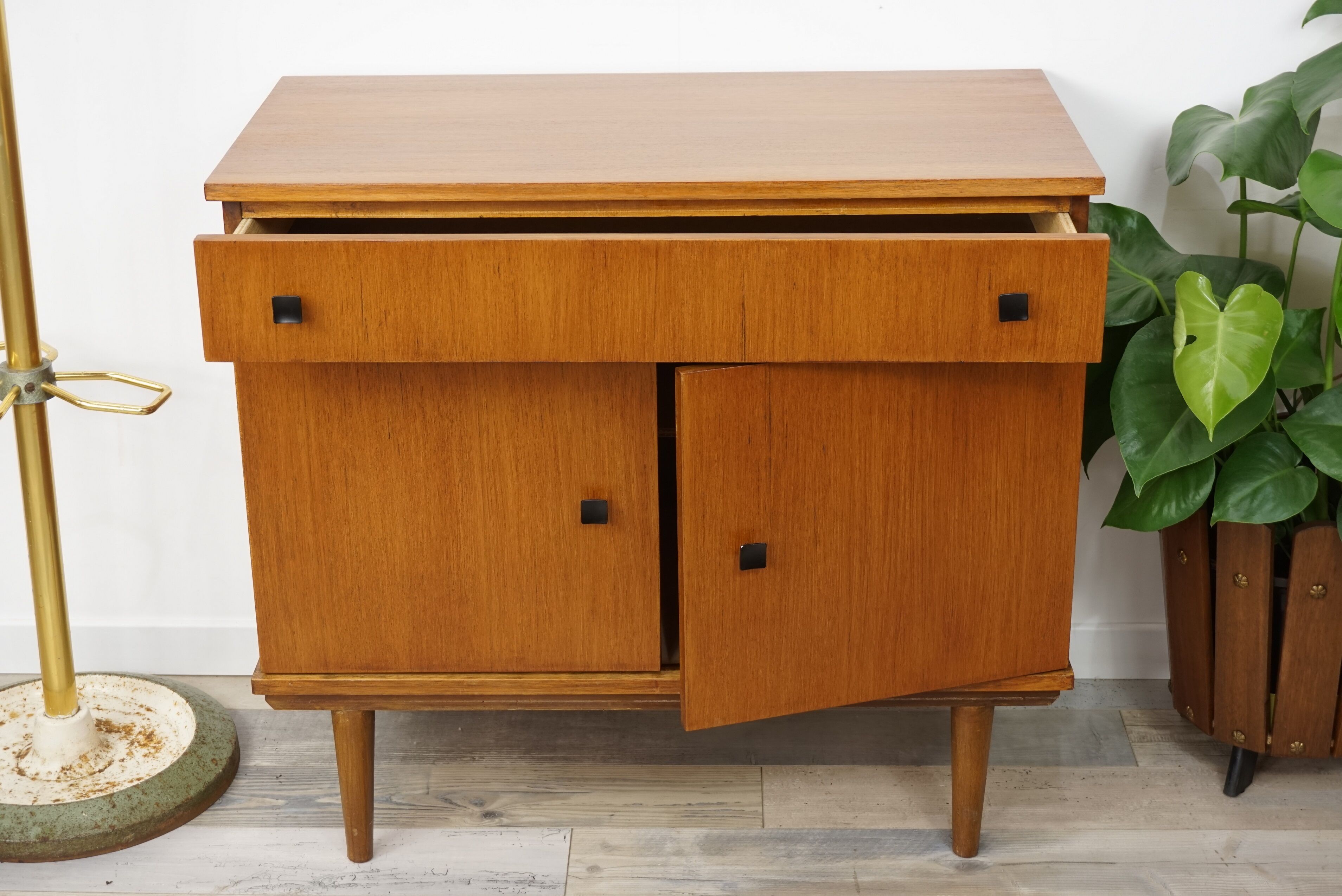 Cabinet teak design 50 60 years