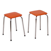 Paire de tabourets en simili cuir orange et base en chrome, années 1960
